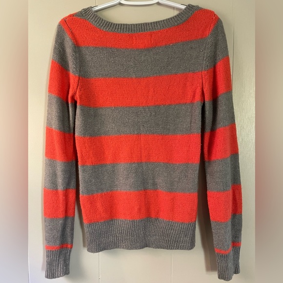 SO Brand Woman’s V-Neck Knit Detail Sweater - Picture 3 of 4